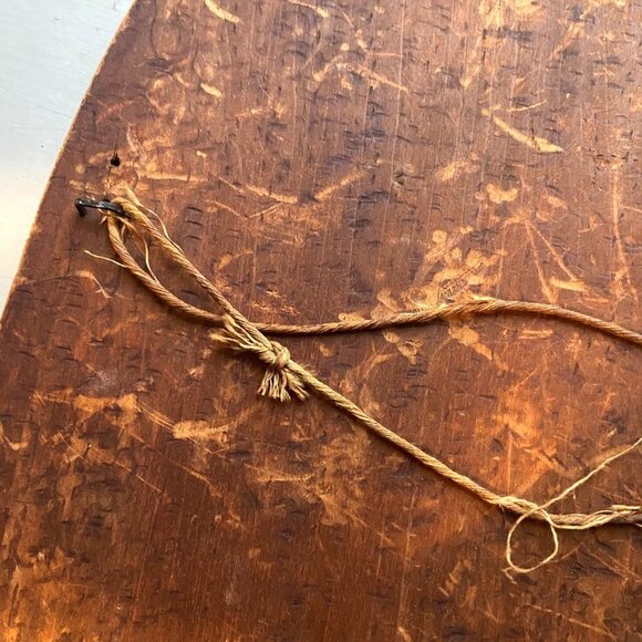 ANTIQUE 1900'S PAINTING ON OVAL WOOD BOARD - Picture 7 of 8